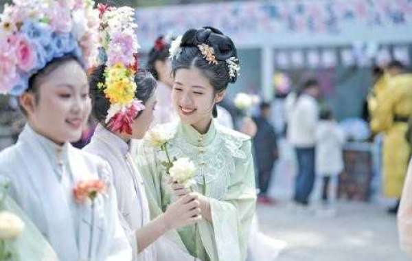 Lasst uns gemeinsam ein romantisches Frühlings-Date haben Das „Magnolienfest" in  Ji'Nan wird eröffnet