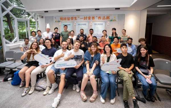 Studierende aus zehn Ländern nahmen an der Veranstaltung zum Thema „Esskultur“ von China Eastern Airlines teil